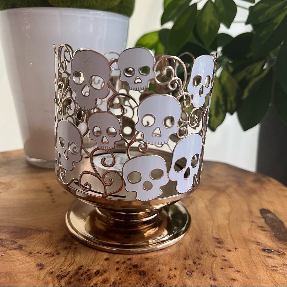 NWT Bath & Body Works Skull Halloween Candle Holder